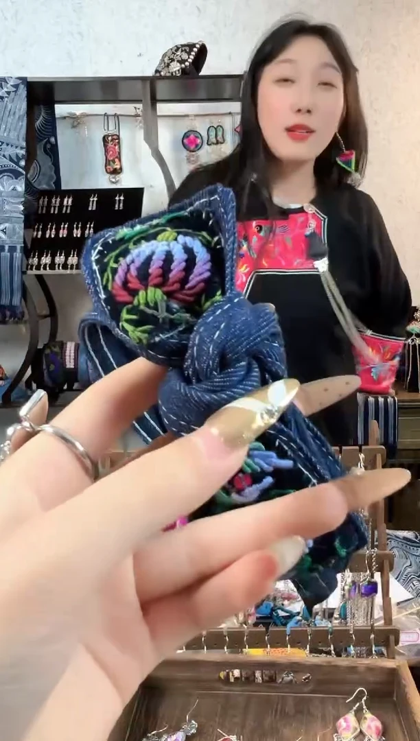 织绣彩云南阁民族风老绣非遗饰品960