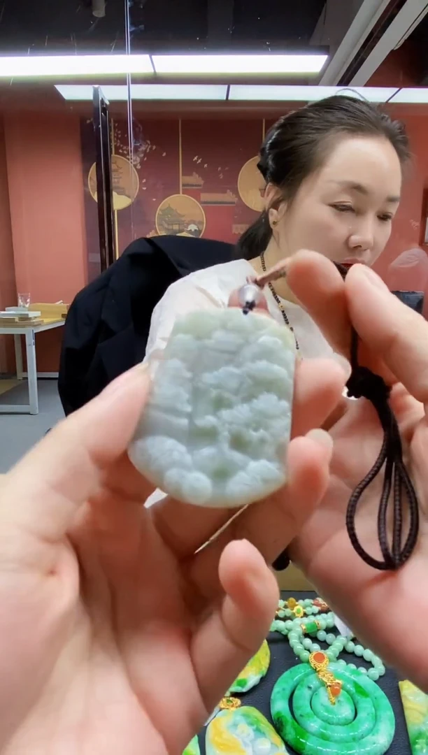 颈饰未镶嵌翡翠吊坠