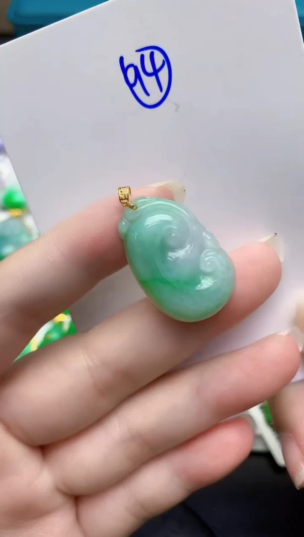 颈饰18K金镶嵌翡翠缅甸天然翡翠A货