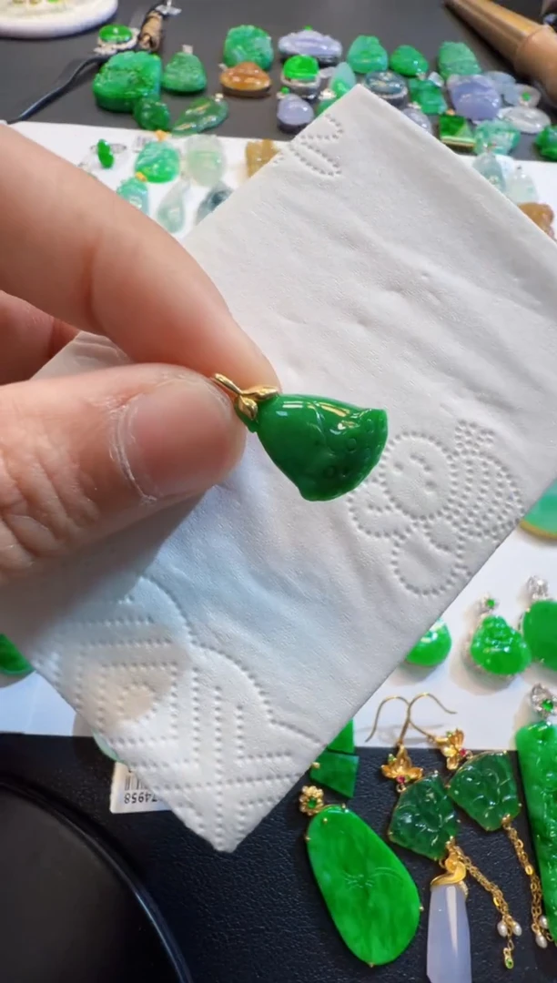 翡翠18K金镶嵌吊坠(不含链)480