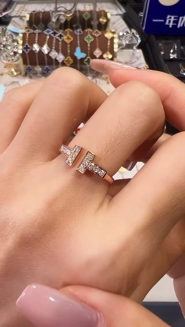 18K金镶嵌戒指/指环钻石汐*?玫瑰金带钻双t戒指11号圈口