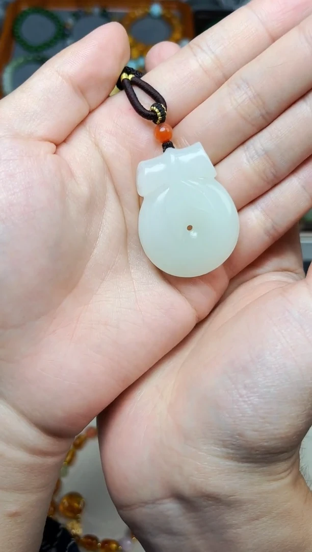 颈饰未镶嵌和田玉平安扣 06