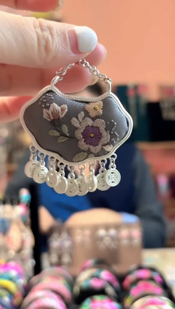 织绣艺枝独绣手工饰品389