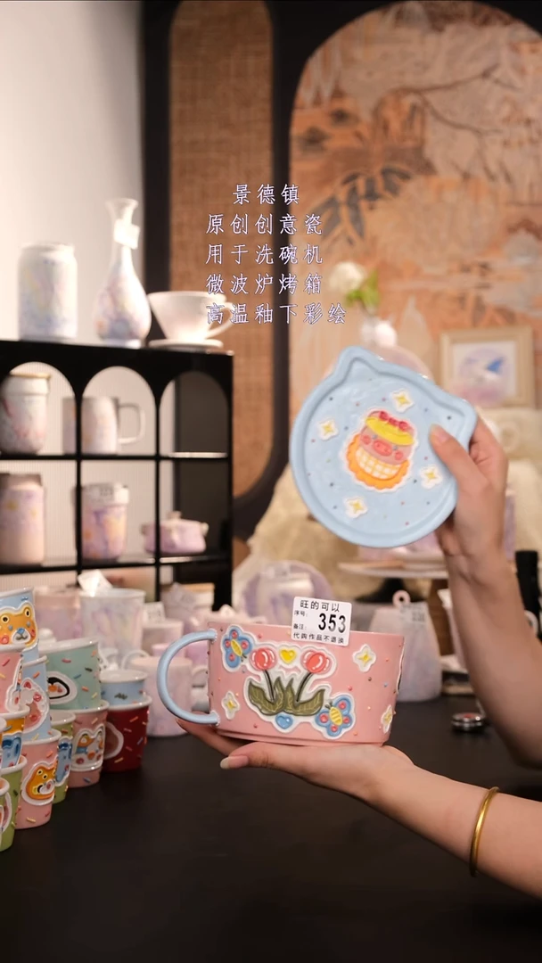 摆件景德镇手工手绘高温釉下彩设计师款353