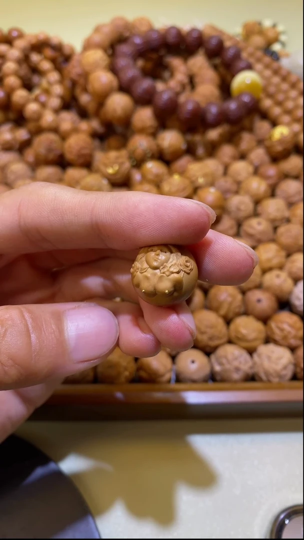 猴头核桃吊坠抚****》花女24k镶嵌