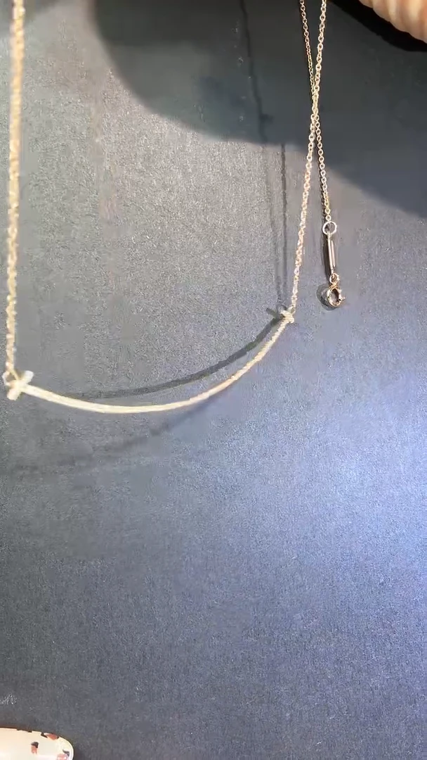 18K金镶嵌项链钻石微笑项链