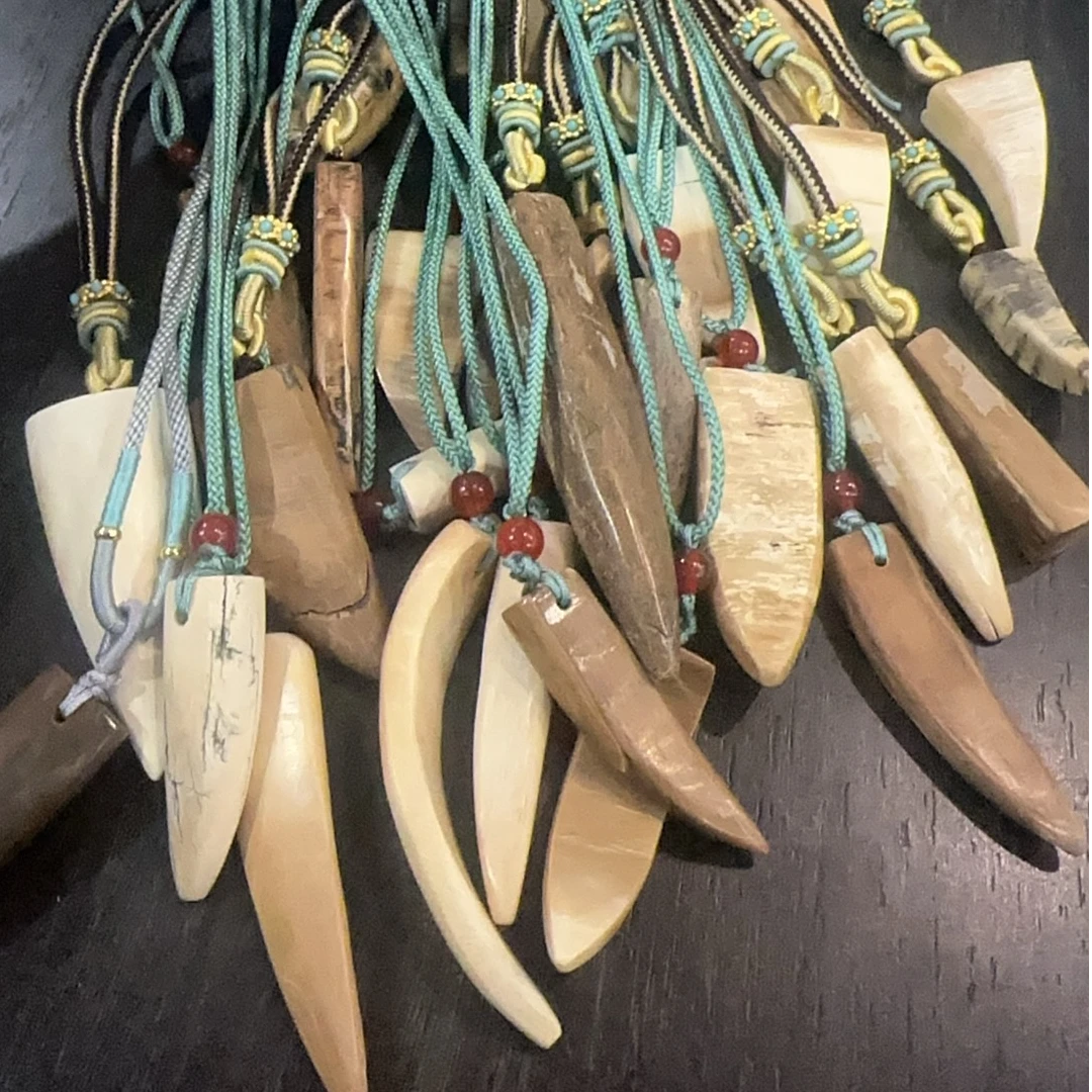 猛犸牙牙尖小吊坠（随机发）