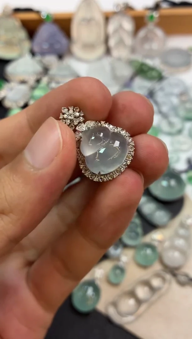 吊坠(不含链)18K金镶嵌翡翠葫芦