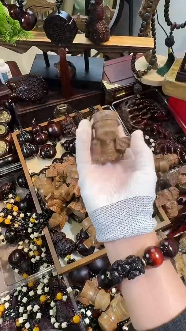 木质孤品绿檀财爷把件