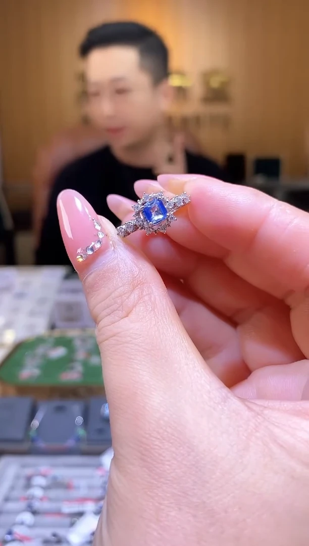 蓝宝石戒指银S925镶嵌天然蓝宝石戒指