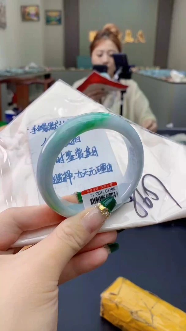 翡翠手镯未镶嵌0214522331