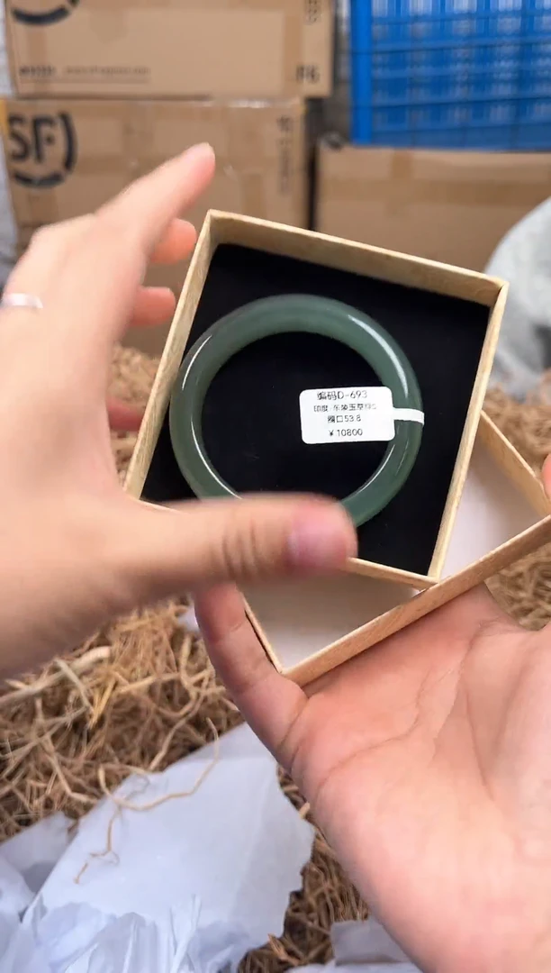 未镶嵌手镯石英质玉D-693