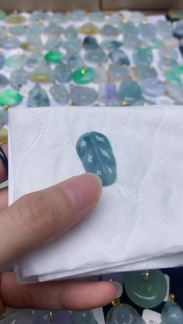 翡翠未镶嵌颈饰天然A货翡翠