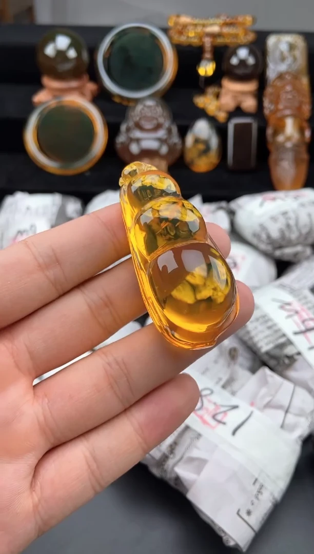 未镶嵌颈饰琥珀金蓝珀四季豆吊坠