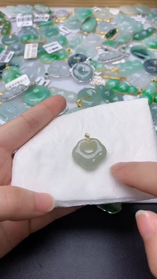 颈饰18K金镶嵌翡翠天然缅甸A货百元以上9元证书费自理