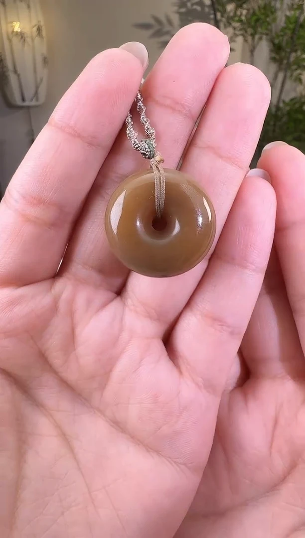 和田玉未镶嵌颈饰扣