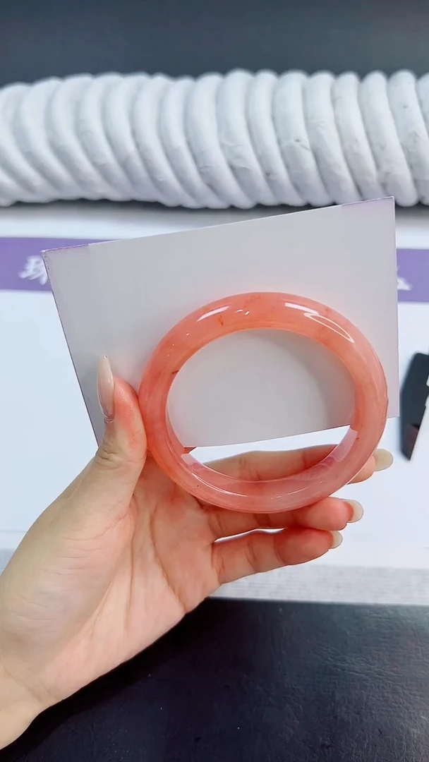 未镶嵌手镯石英质玉136/58.2