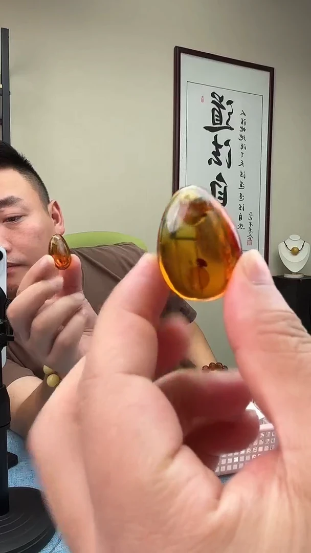 琥珀未镶嵌珠宝奇石H7，假一罚十多样性发其一H 赠绳