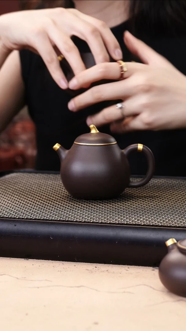 茶壶紫砂四号井茄皮紫泥描金茄瓜150cc