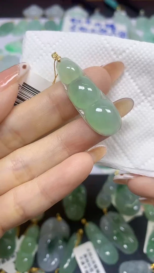 颈饰18K金镶嵌翡翠天然翡翠A货