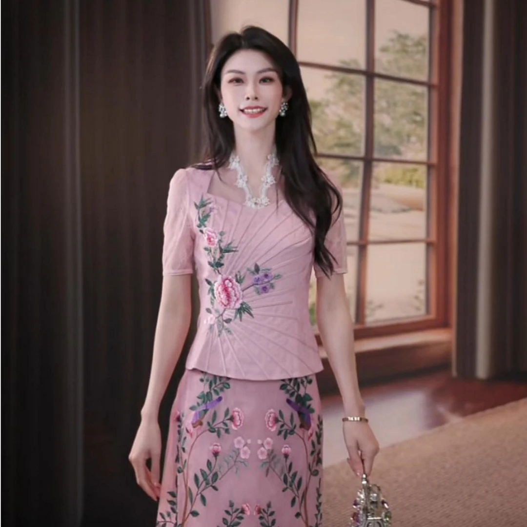 SUSSI/古色“港风减龄”夏季显瘦桃粉色刺绣上衣度假穿搭显瘦