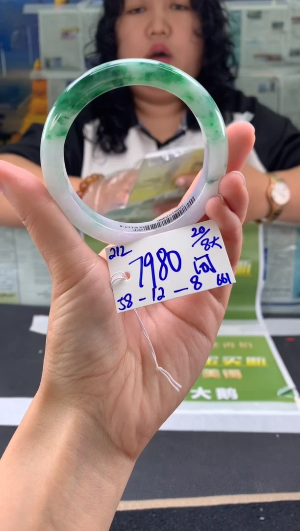 翡翠手镯未镶嵌《****》翡翠手镯 下单联系小耳机#212