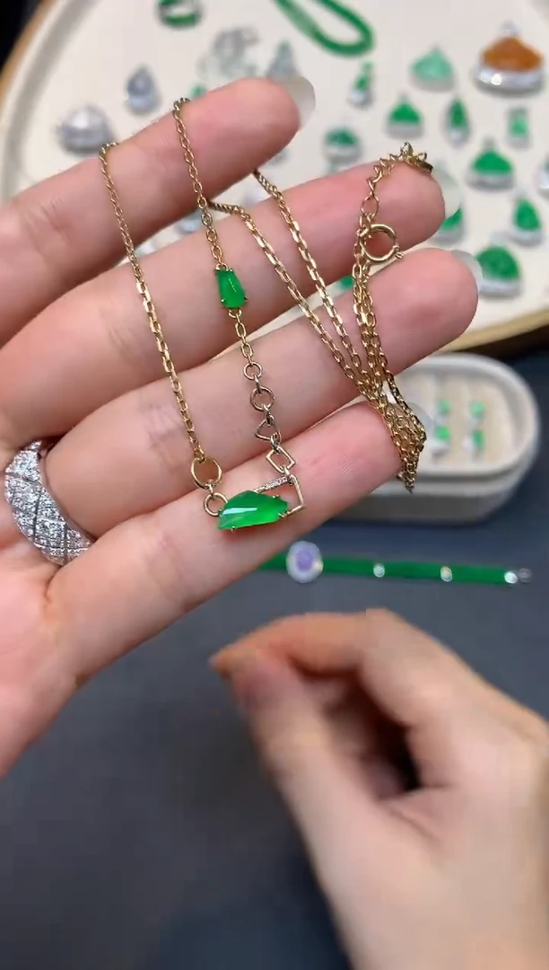 项链18K金镶嵌翡翠S146|8800