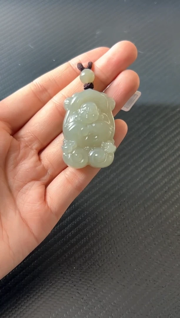 吊坠(赠链)未镶嵌和田玉且末微色差近矿吊坠