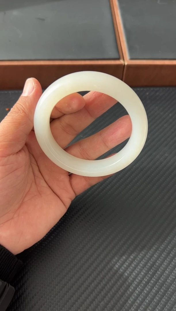 未镶嵌手镯和田玉黑山微色差59手镯米