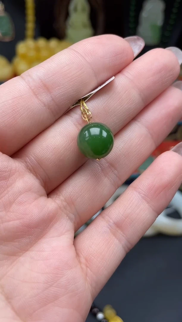 和田玉18K金镶嵌颈饰吊坠e056