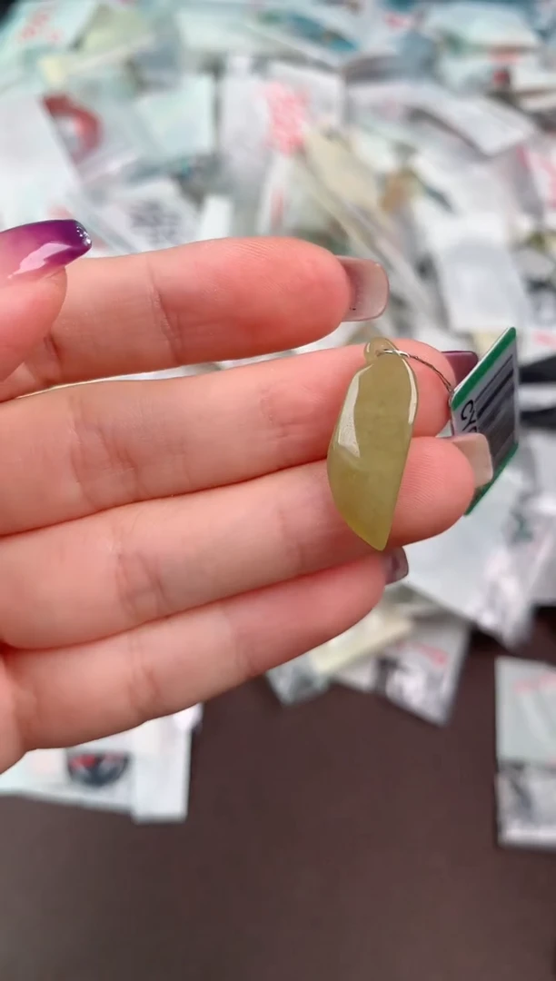 翡翠挂件未镶嵌一