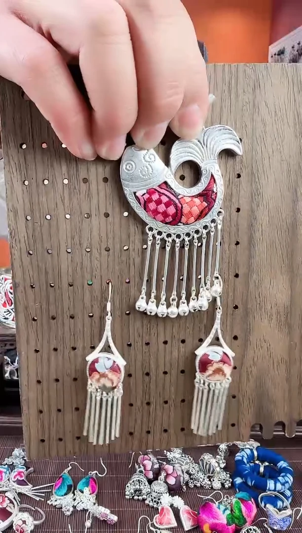 【闪购商品】织绣非遗手工刺绣耳环毛衣链吊坠一套