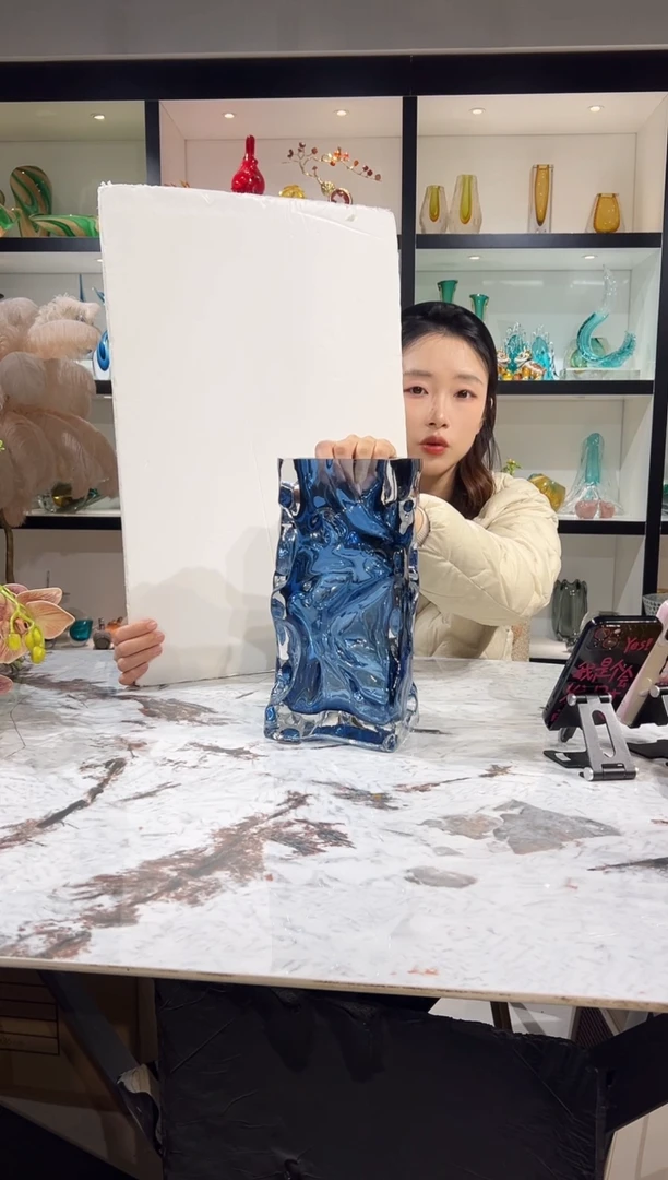 设计师款蓝色花瓶