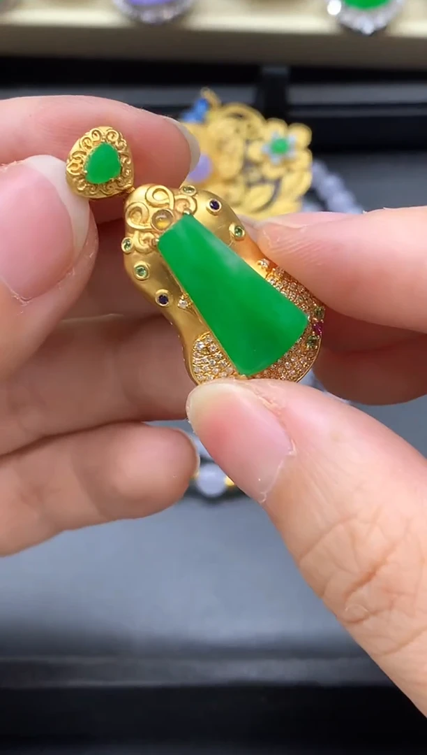 颈饰18K金镶嵌翡翠663-中国好珍宝