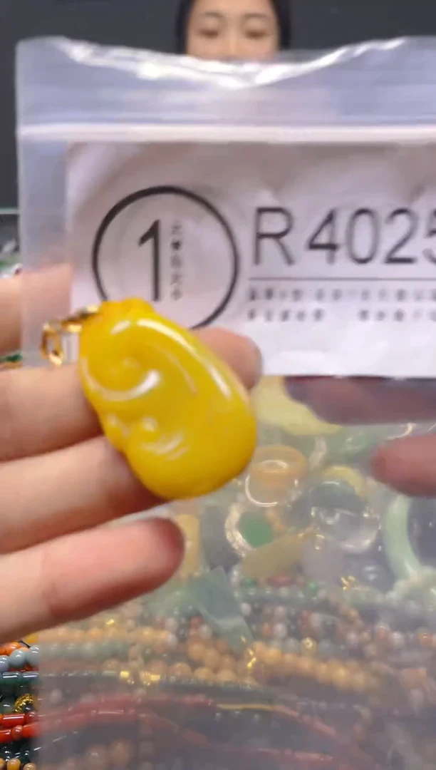 颈饰未镶嵌翡翠/R/翡翠A货，一件也是批发价