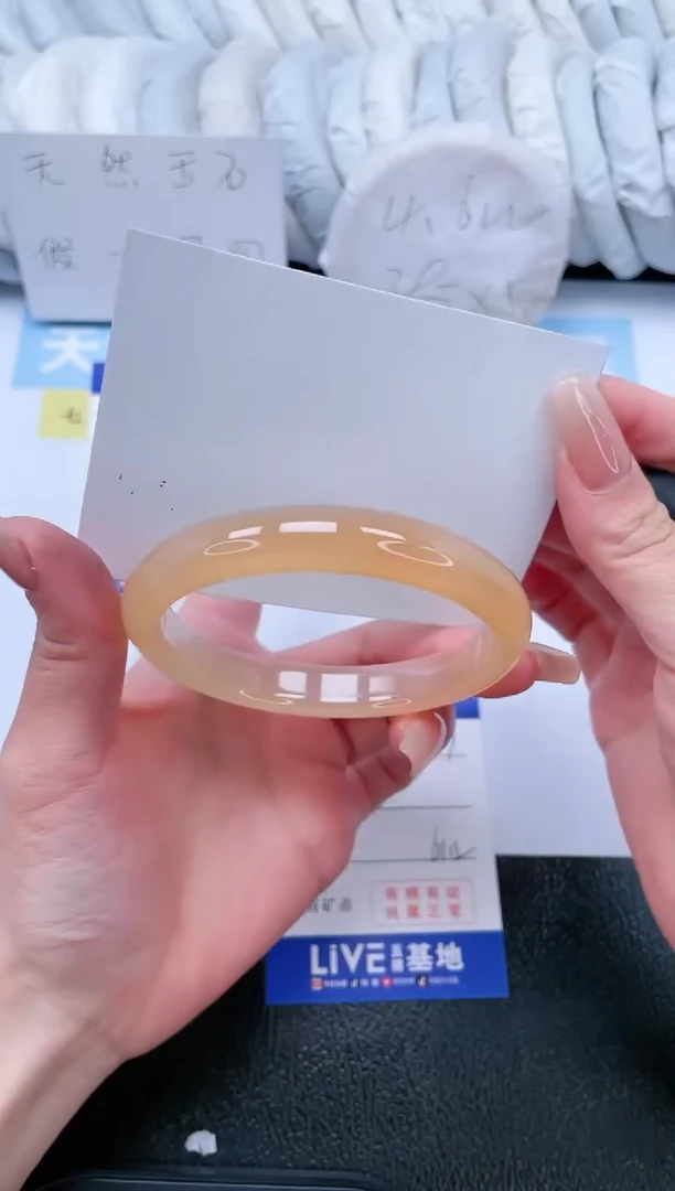 【闪购商品】石英质玉手镯未镶嵌T159-61.2