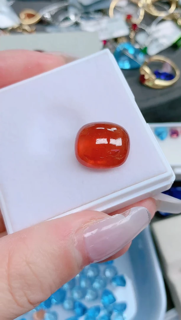 未镶嵌珠宝半成品石榴石（芬达石）18.68ct