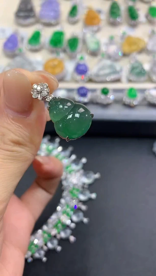 【闪购商品】翡翠吊坠(不含链)18K金镶嵌q107