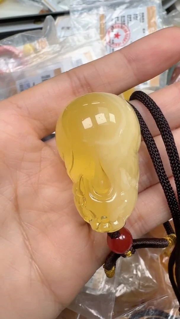 裸石琥珀未镶嵌如图