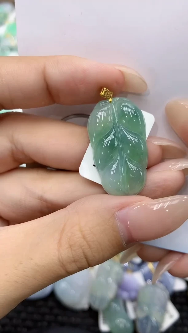 颈饰18K金镶嵌翡翠111111111111