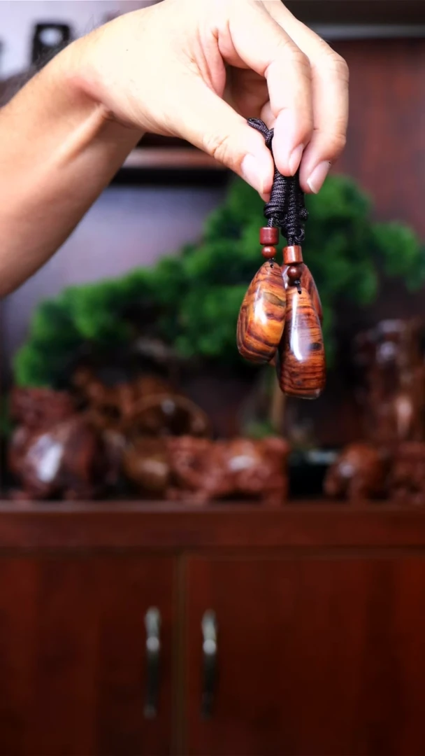 黄花梨/降香黄檀手串/手链海南黄花梨吊坠多样性发一（有瑕疵）