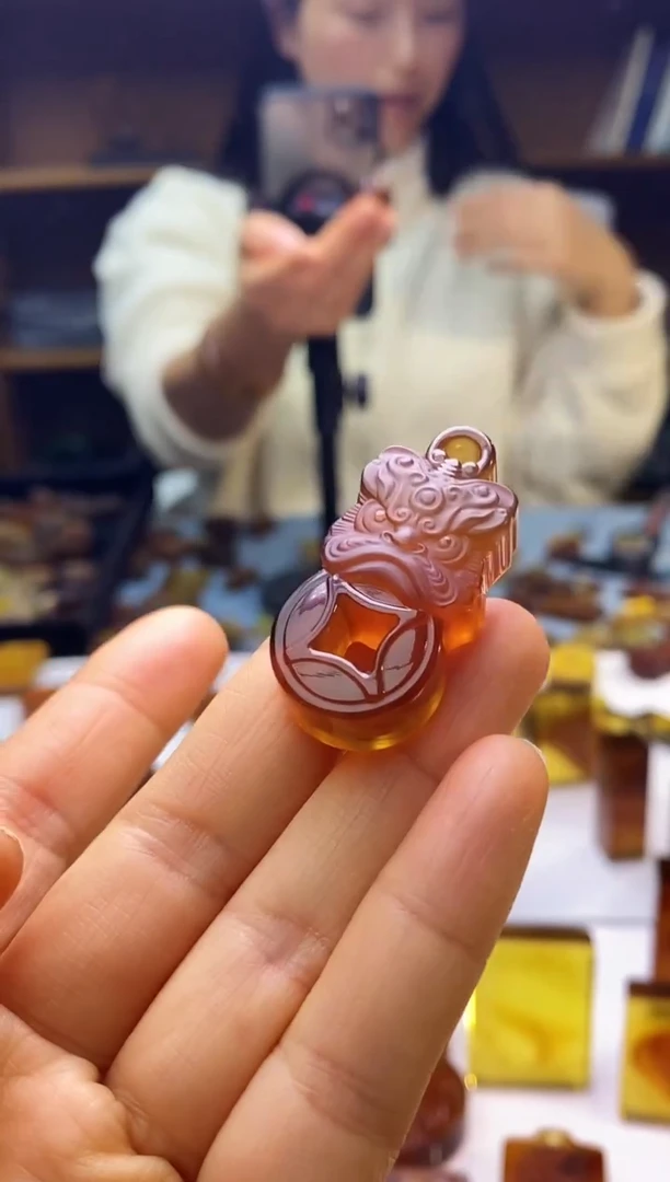 琥珀颈饰未镶嵌SN92-81（醒狮扣）