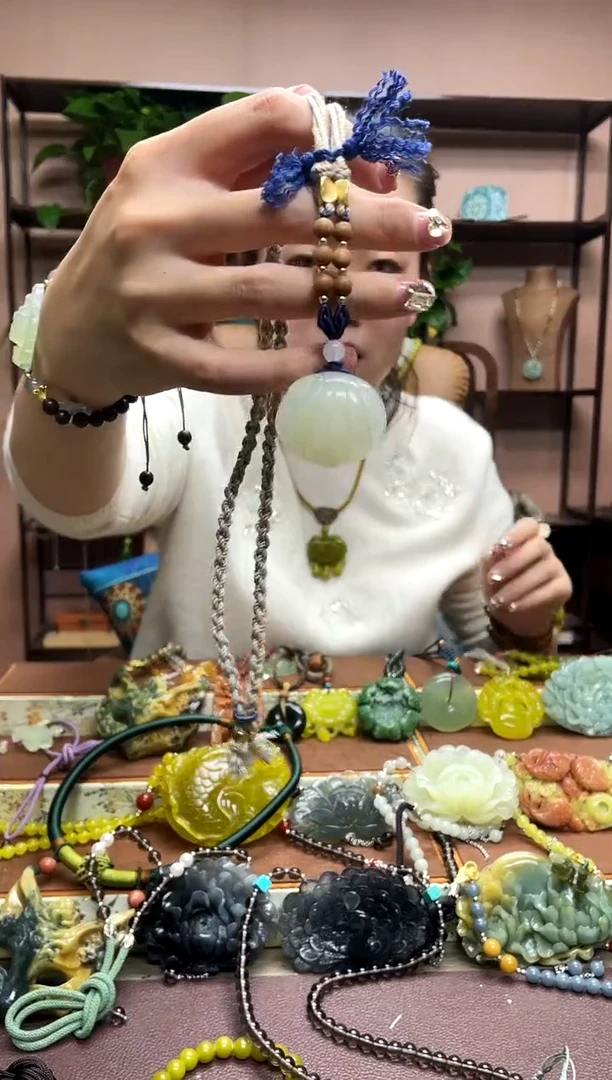 未镶嵌岫玉吊坠·