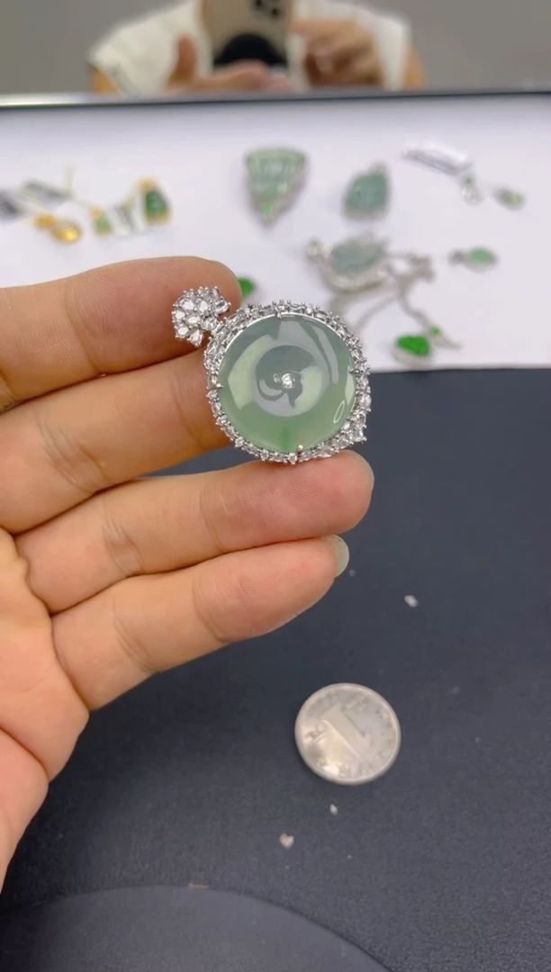 翡翠未镶嵌颈饰天然A货翡翠