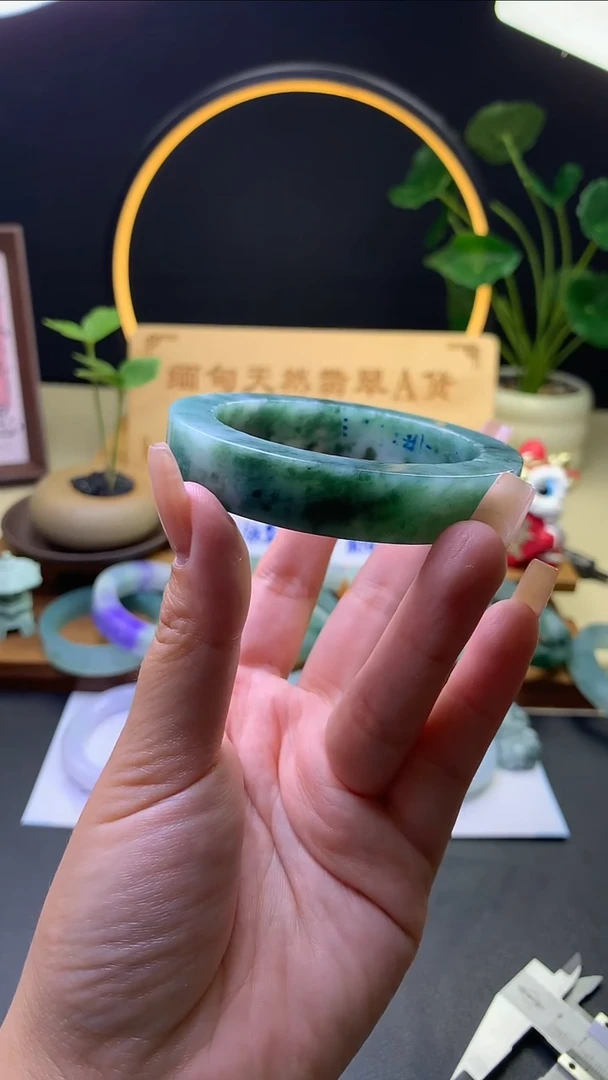 未镶嵌翡翠手镯定制定制翡翠翡翠手镯定制