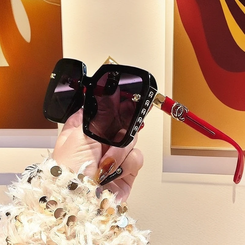 【高级定制时尚轻奢】时尚百搭素颜修饰脸型高级感防紫外线高清墨镜