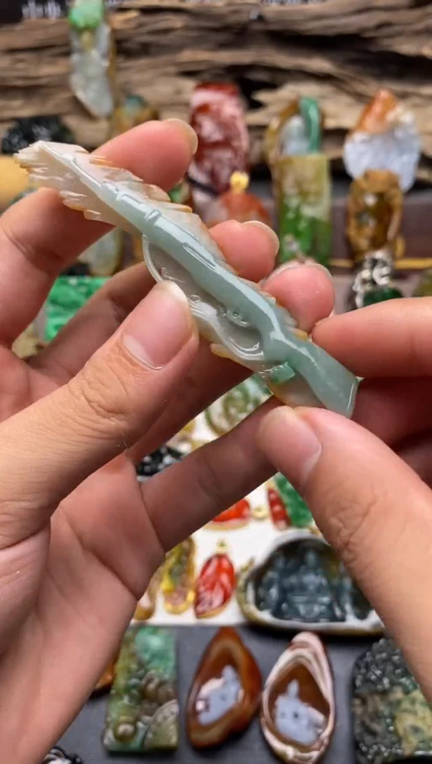 颈饰未镶嵌翡翠三八大盖儿