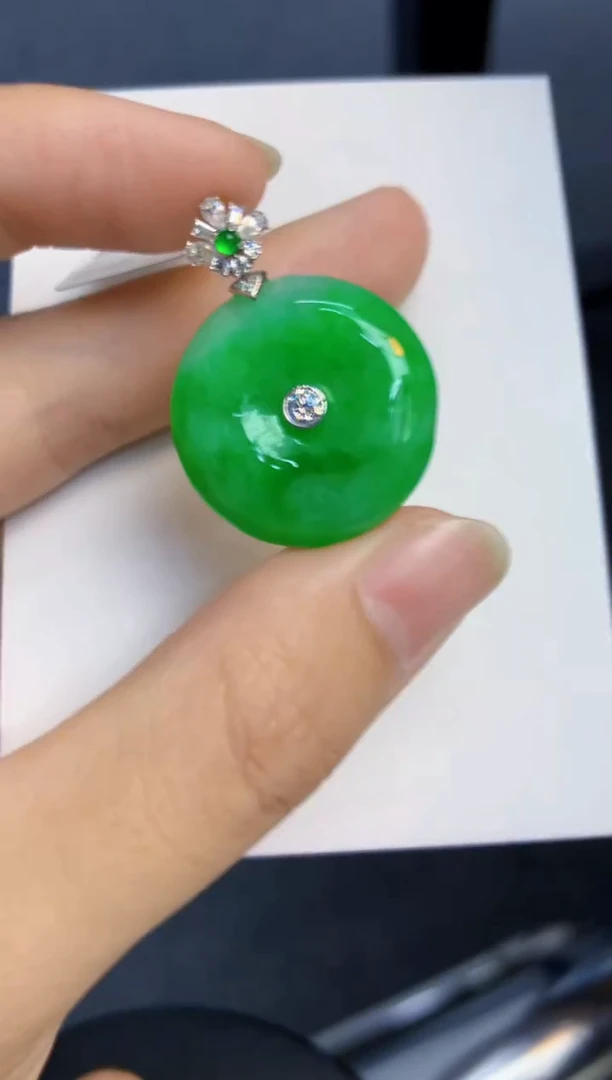 颈饰18K金镶嵌翡翠天然缅甸A货翡翠百元以上9元证书费自理
