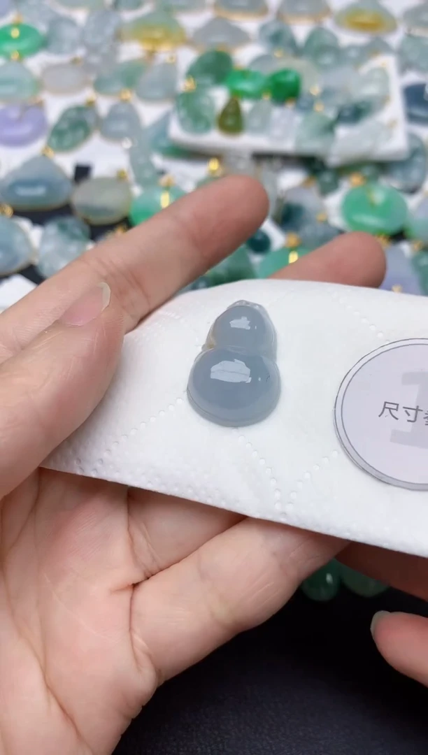 翡翠未镶嵌颈饰天然缅甸A货翡翠