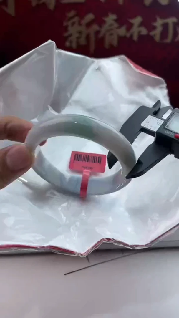【闪购商品】翡翠手镯未镶嵌10翡翠手镯（微瑕）